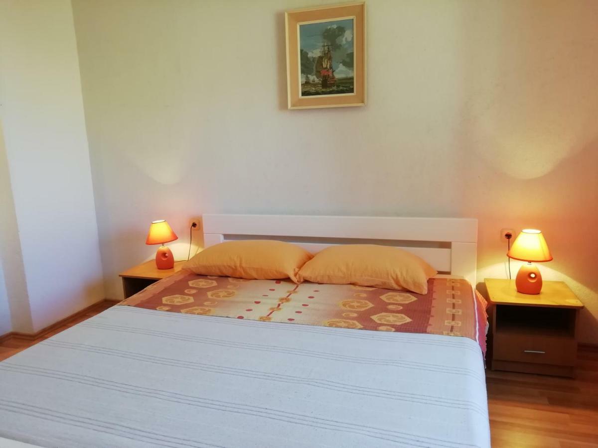 Apartments Jadranka Ivana Пула Екстериор снимка