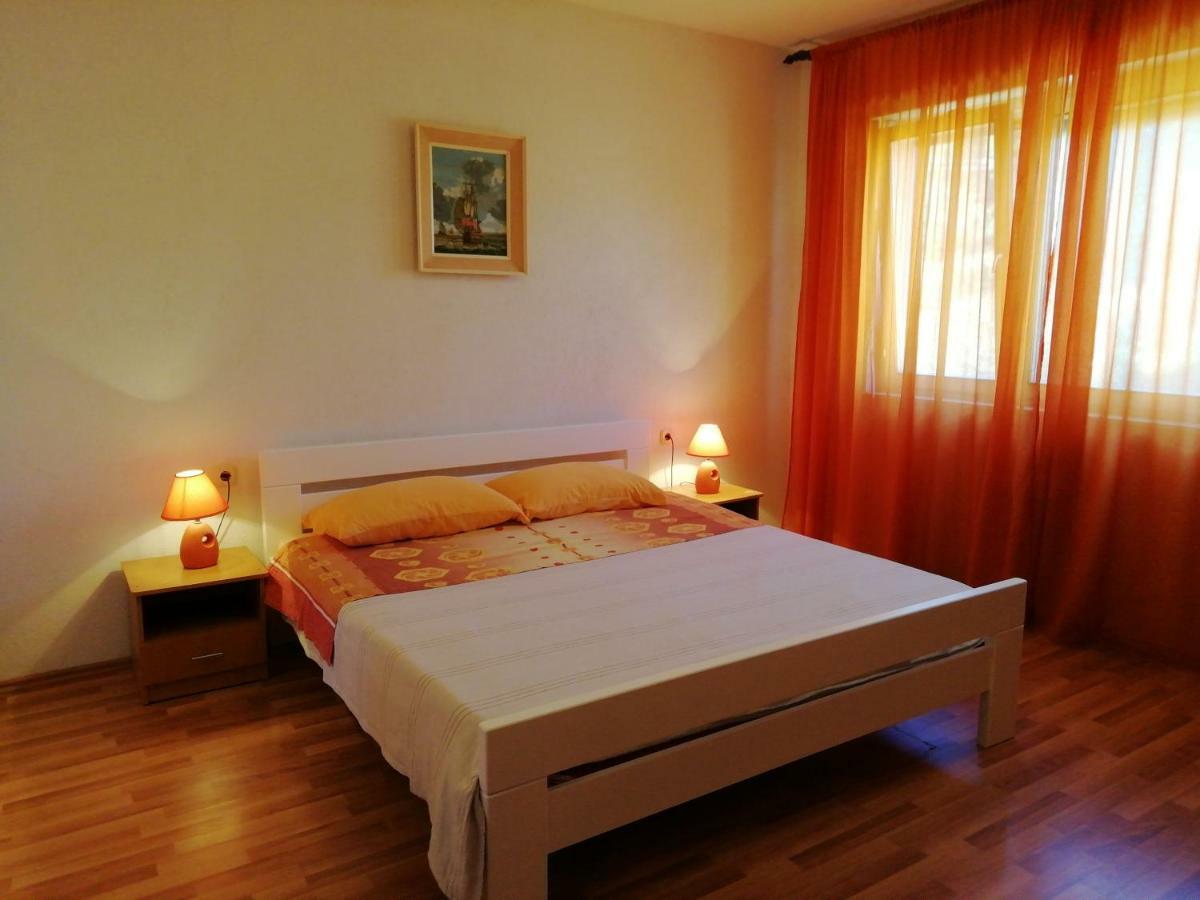Apartments Jadranka Ivana Пула Екстериор снимка