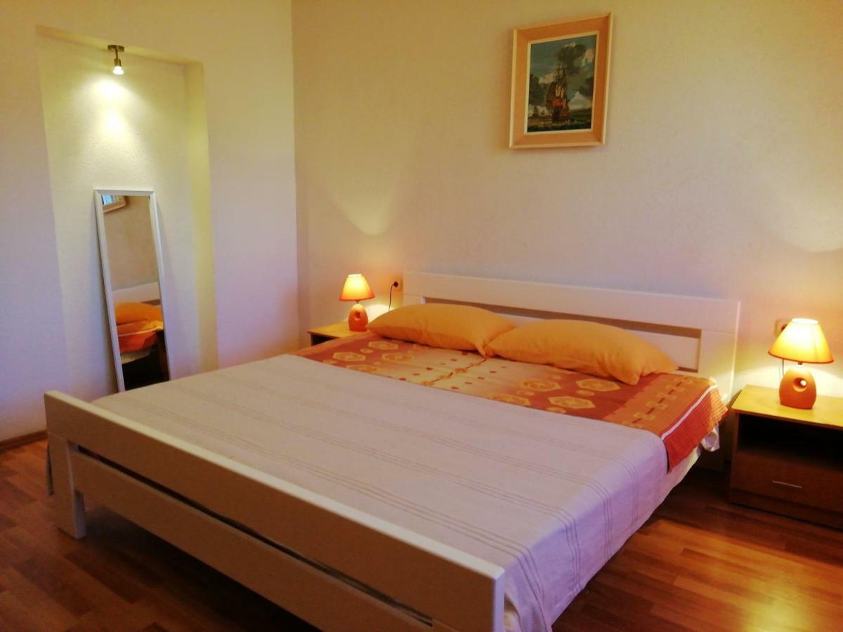 Apartments Jadranka Ivana Пула Екстериор снимка