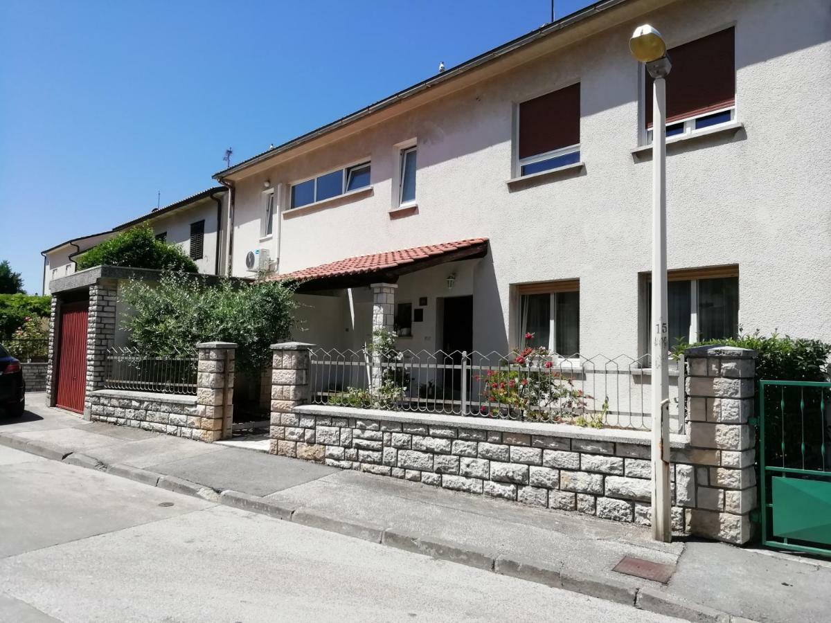 Apartments Jadranka Ivana Пула Екстериор снимка