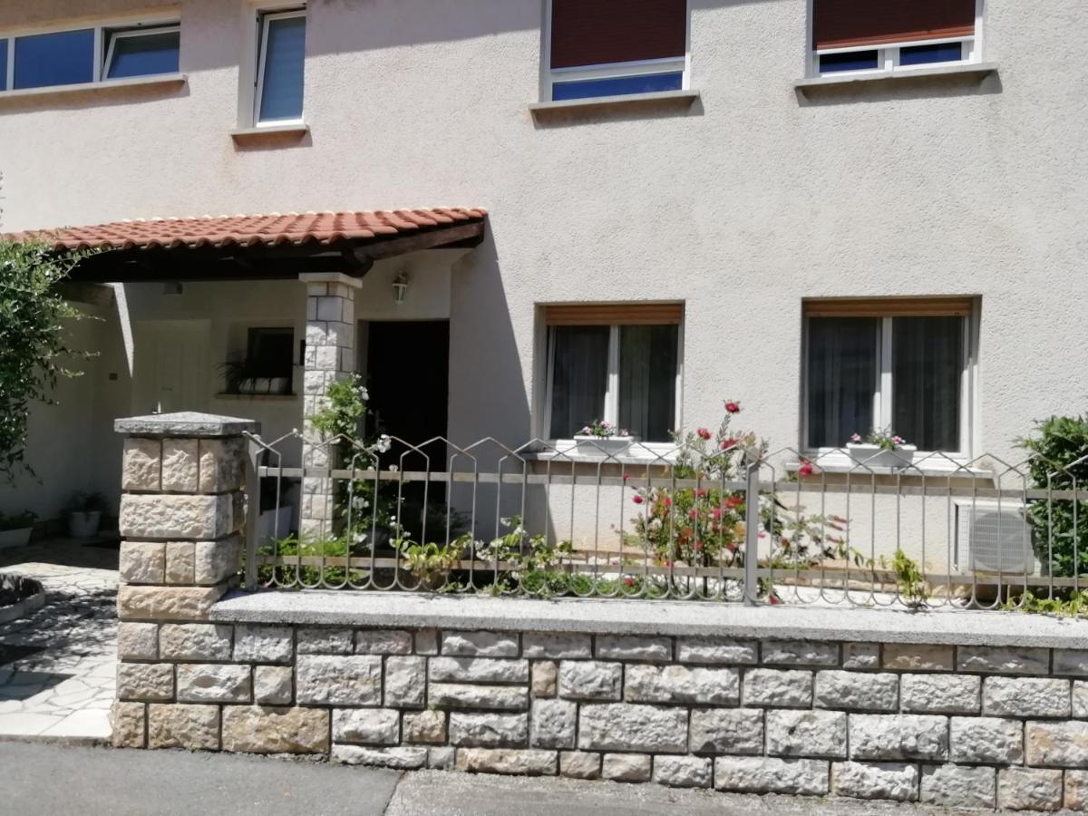Apartments Jadranka Ivana Пула Екстериор снимка